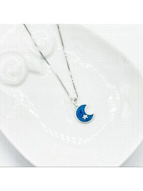 𝅺925 necklace with turquoise moon charm.